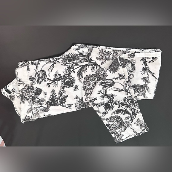 Virgin Only Black and White - Picture 5 of 7